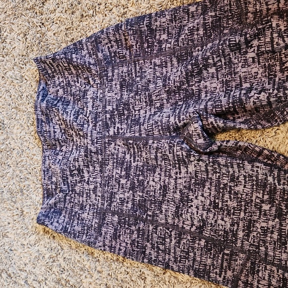 Scorpio Sol Leggings with Side Pockets - Picture 3 of 9